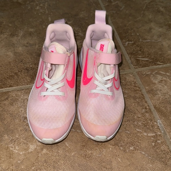 Gently Used Girls Tennis Shoes. - Picture 4 of 5